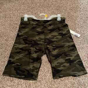 Womens shorts size large (11-13)